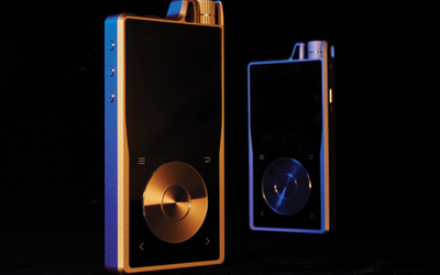 Questyle QP2R Digital Audio Players in Gold and Grey