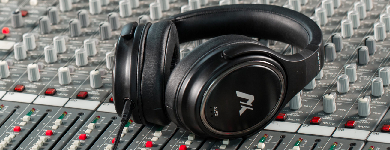 A152 cinematic headphone set from Audix