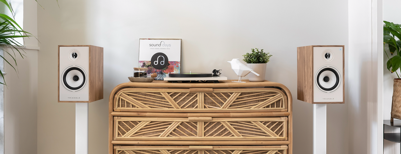 Borea BR03BT in light oak from Triangle with S-series stands