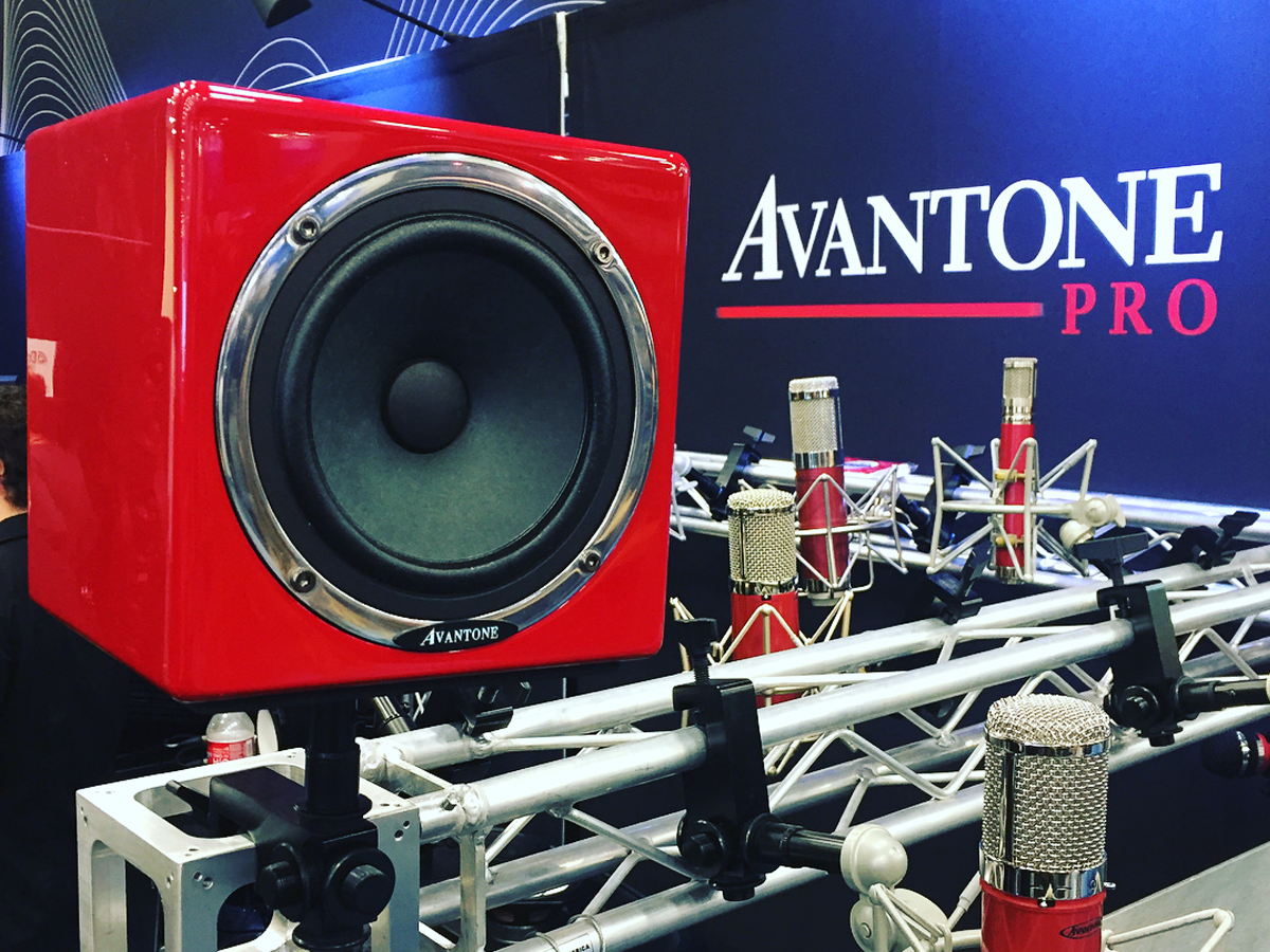 Avantone Pro MixCube in Ferrari Red