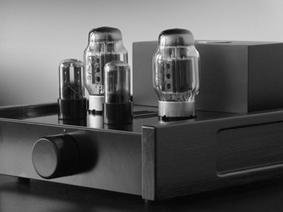 Feliks Euforia all-tube headphone amplifier unit