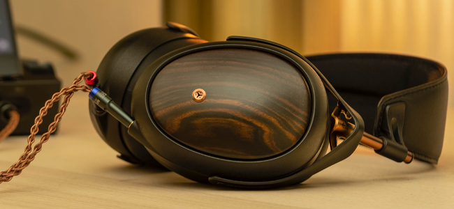 Liric II features detachable magnetic ear pad assemblies