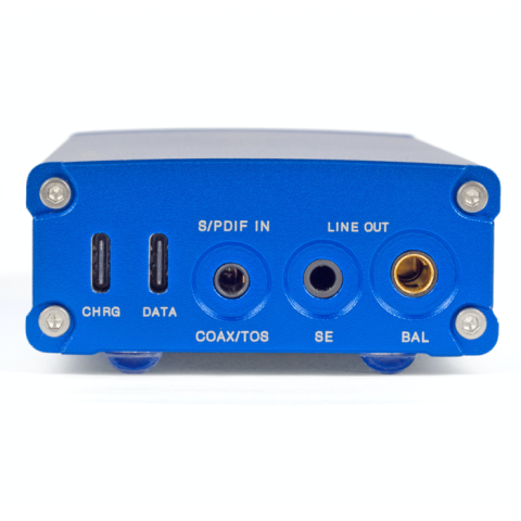 Output panel of EarMen's Angel amplifier