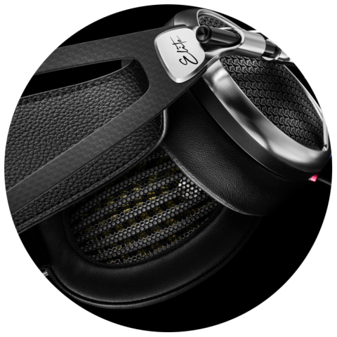 ELITE features two choices of earpads each with unique soundstages