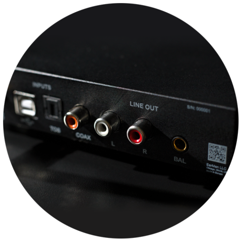 The EarMen Tradutto's rear panel